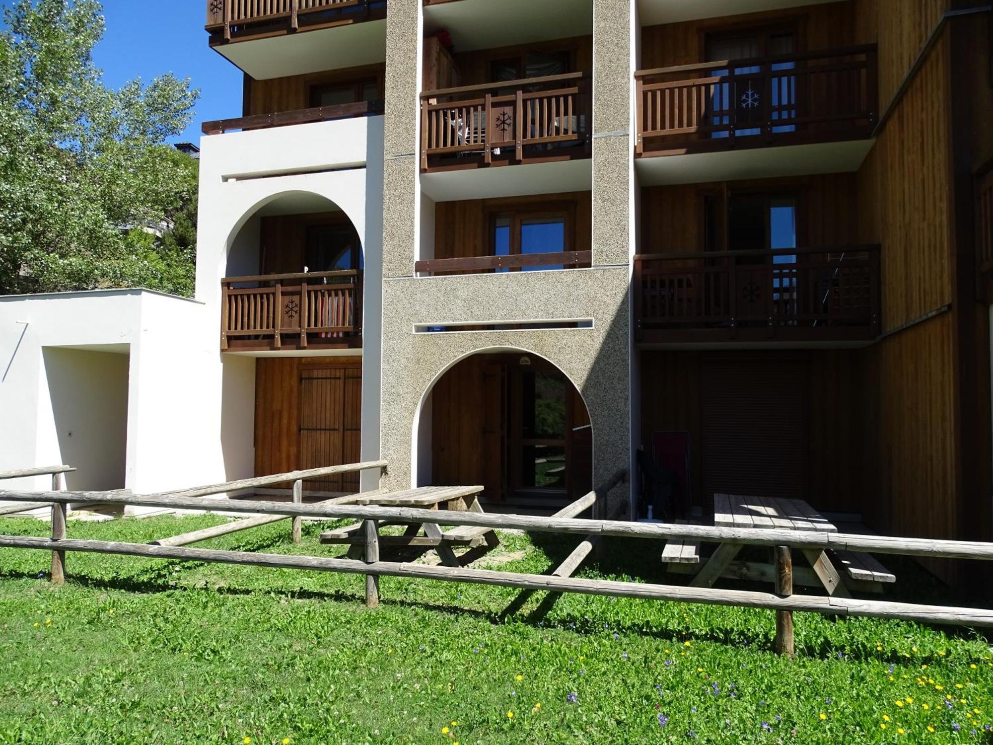 Studio Avec Jardin Et Garage, Proche Super Venosc Ле дез Альп Экстерьер фото